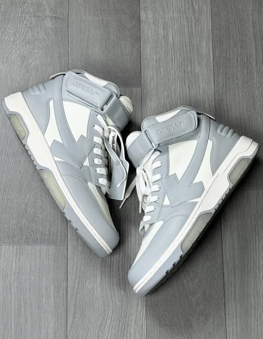 Off-White Out Of Office en Off-White Out Of Office
